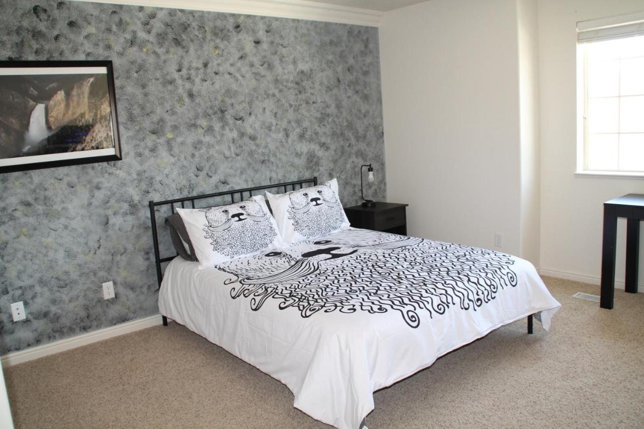 3 Queen Beds, 1 Twin Bed, 2 Rooms, 1 And A Half Bath, Self Check-In, Flexcation Equipped 爱达荷福尔斯 外观 照片