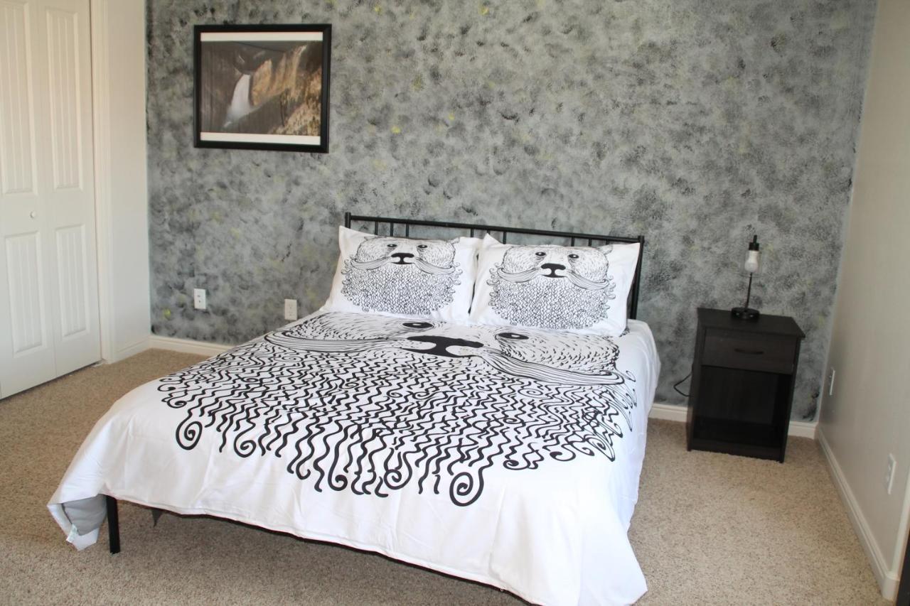 3 Queen Beds, 1 Twin Bed, 2 Rooms, 1 And A Half Bath, Self Check-In, Flexcation Equipped 爱达荷福尔斯 外观 照片